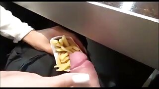 Spontanea rider scopa una ragazza nel parco moglie e marito si masturbano