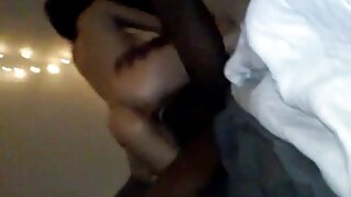 Curvy bionda ottiene la sua figa pestate in un hotel marito e moglie si masturbano