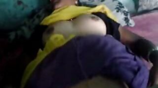 Caldo donne fanculo su il video mogli spiate divano e moan