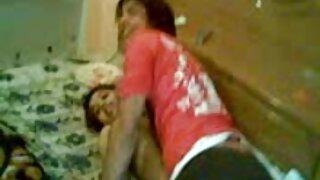 Un buco in leggings stretti ha permesso alla video moglie amatoriale cagna di essere scopata duramente